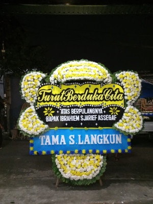 Papan Bunga Duka di Palihan